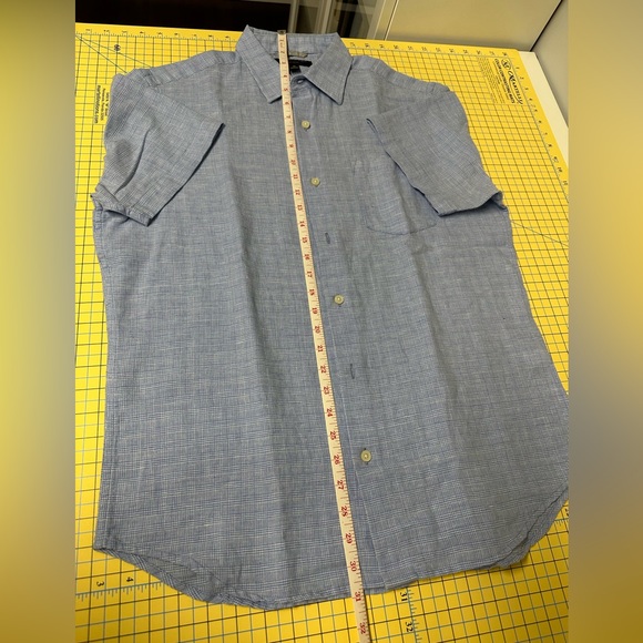 Good Used Condition. Banana Republic Mens linen slim fit shirt. Size M - Picture 5 of 6
